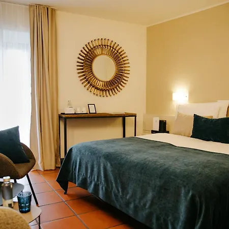 Vista Lakefront Boutique Hotel-3